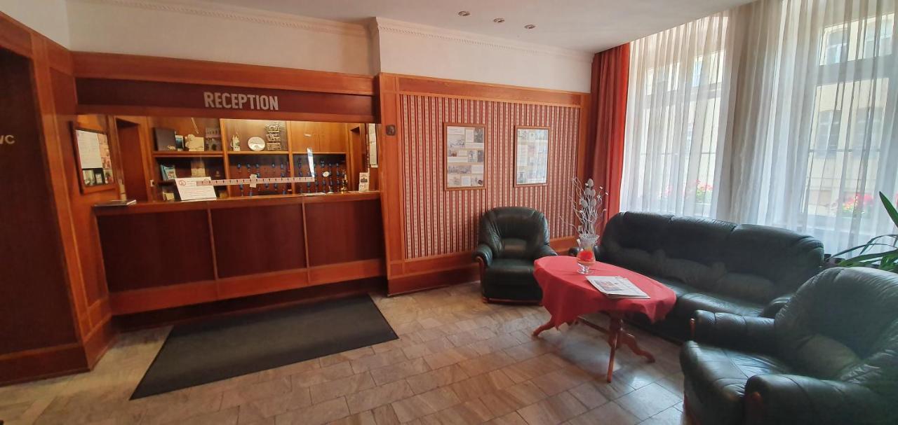Hotel "Stadt Koethen" Koethen  Esterno foto
