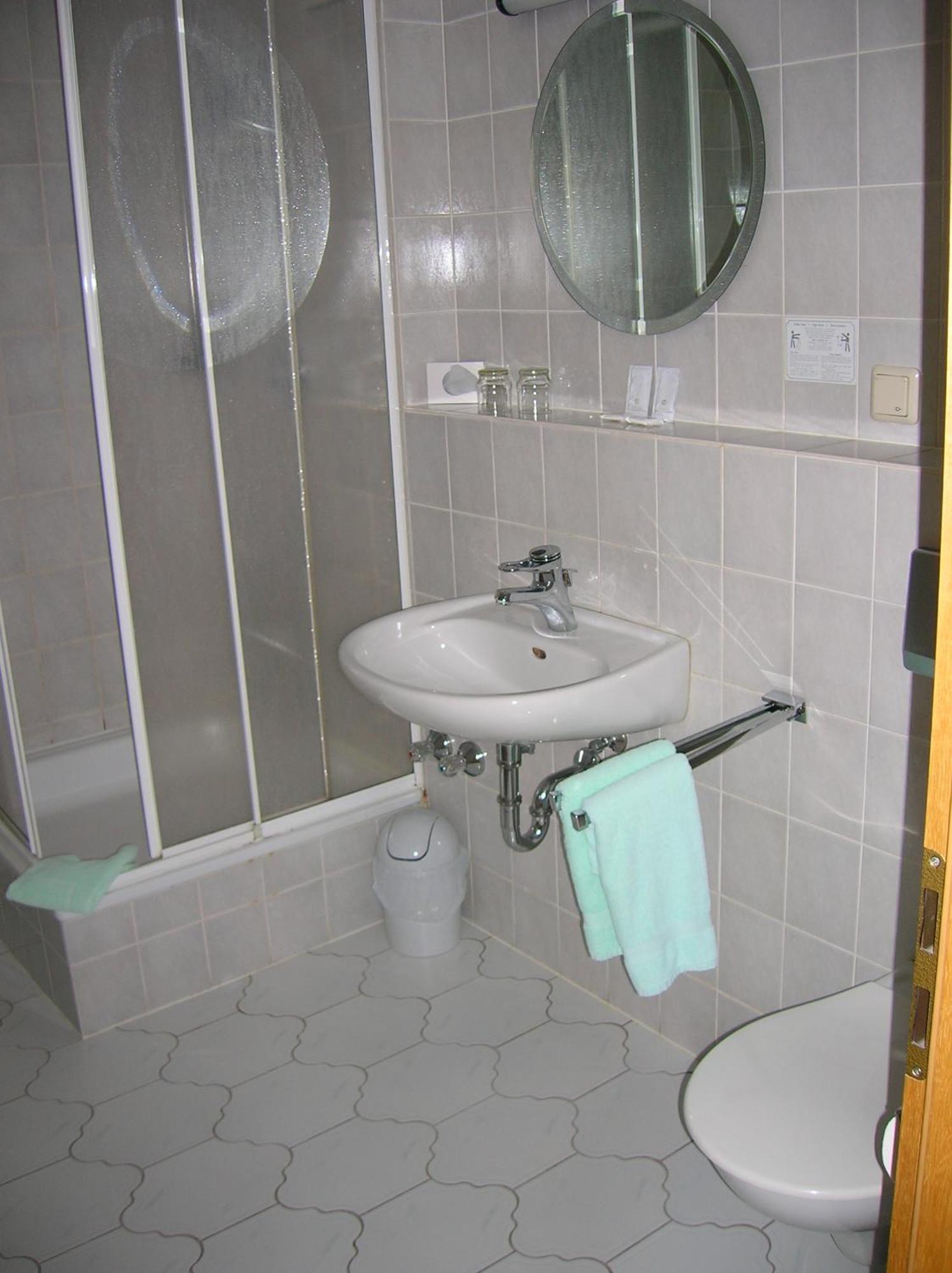 Hotel "Stadt Koethen" Koethen  Esterno foto