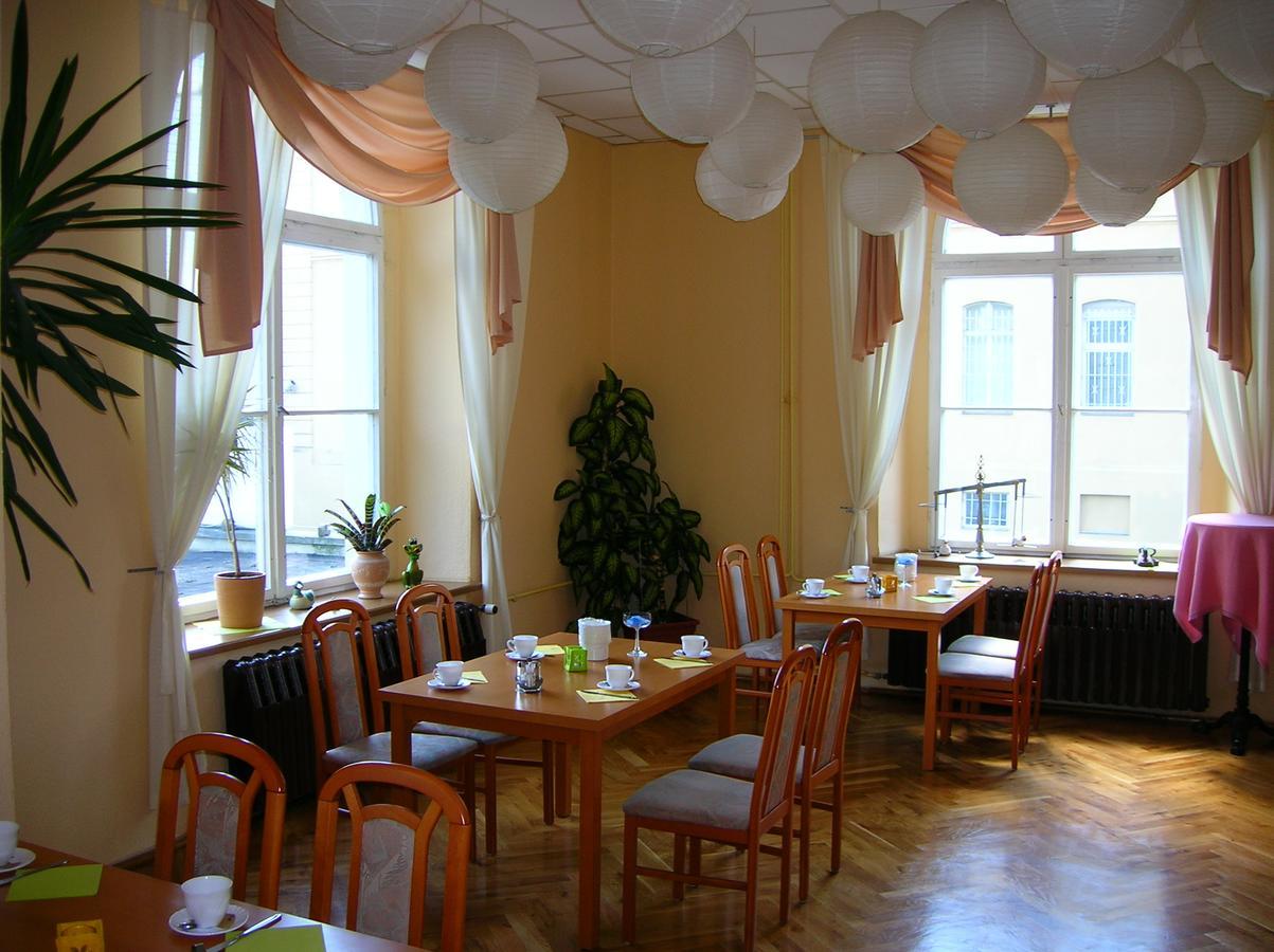Hotel "Stadt Koethen" Koethen  Esterno foto