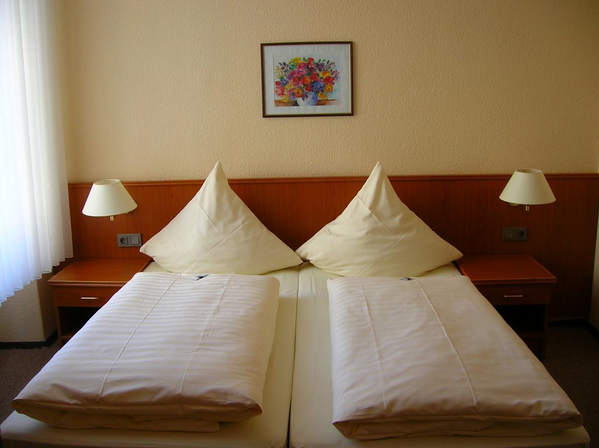 Hotel "Stadt Koethen" Koethen  Esterno foto