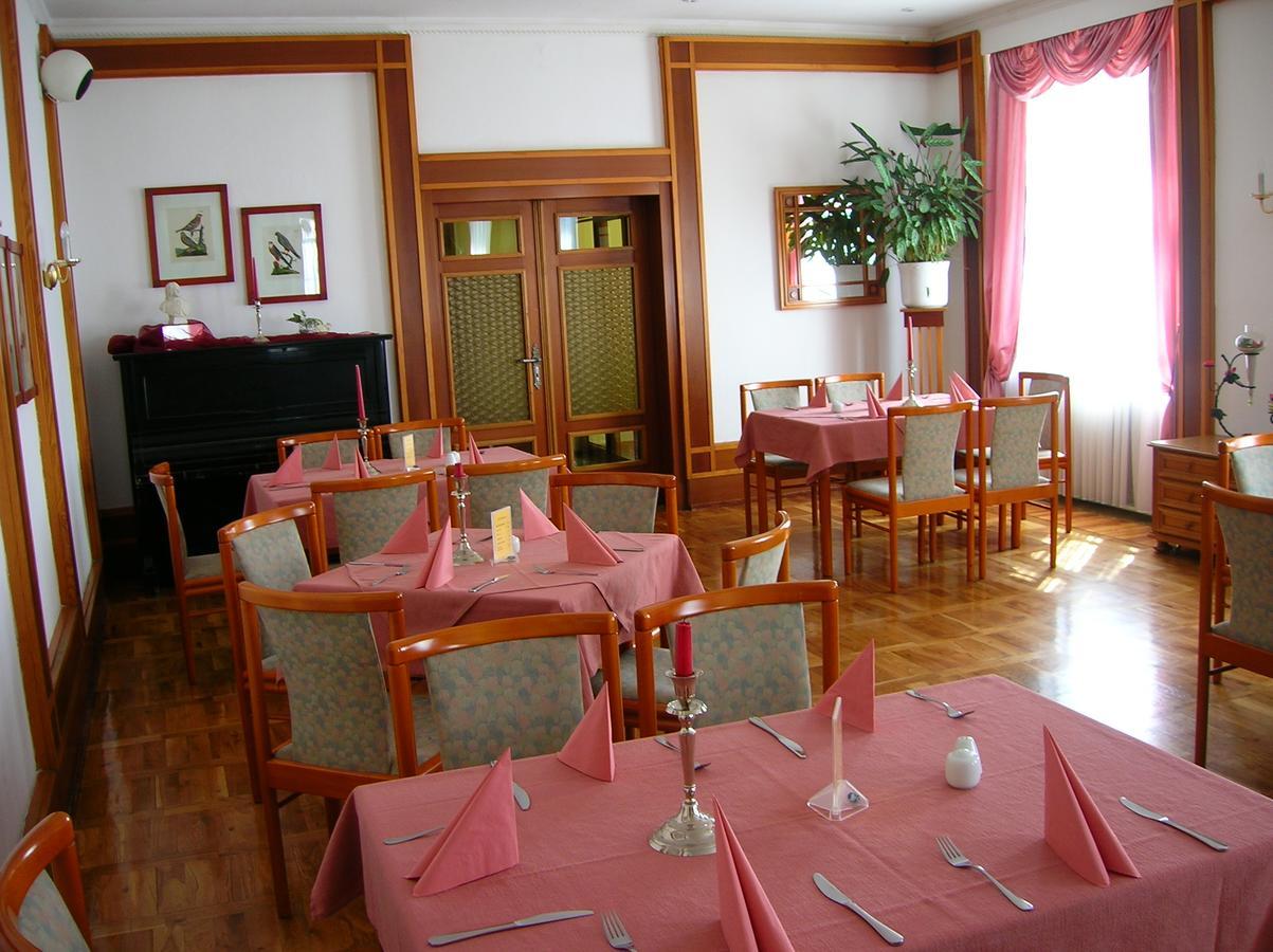 Hotel "Stadt Koethen" Koethen  Esterno foto