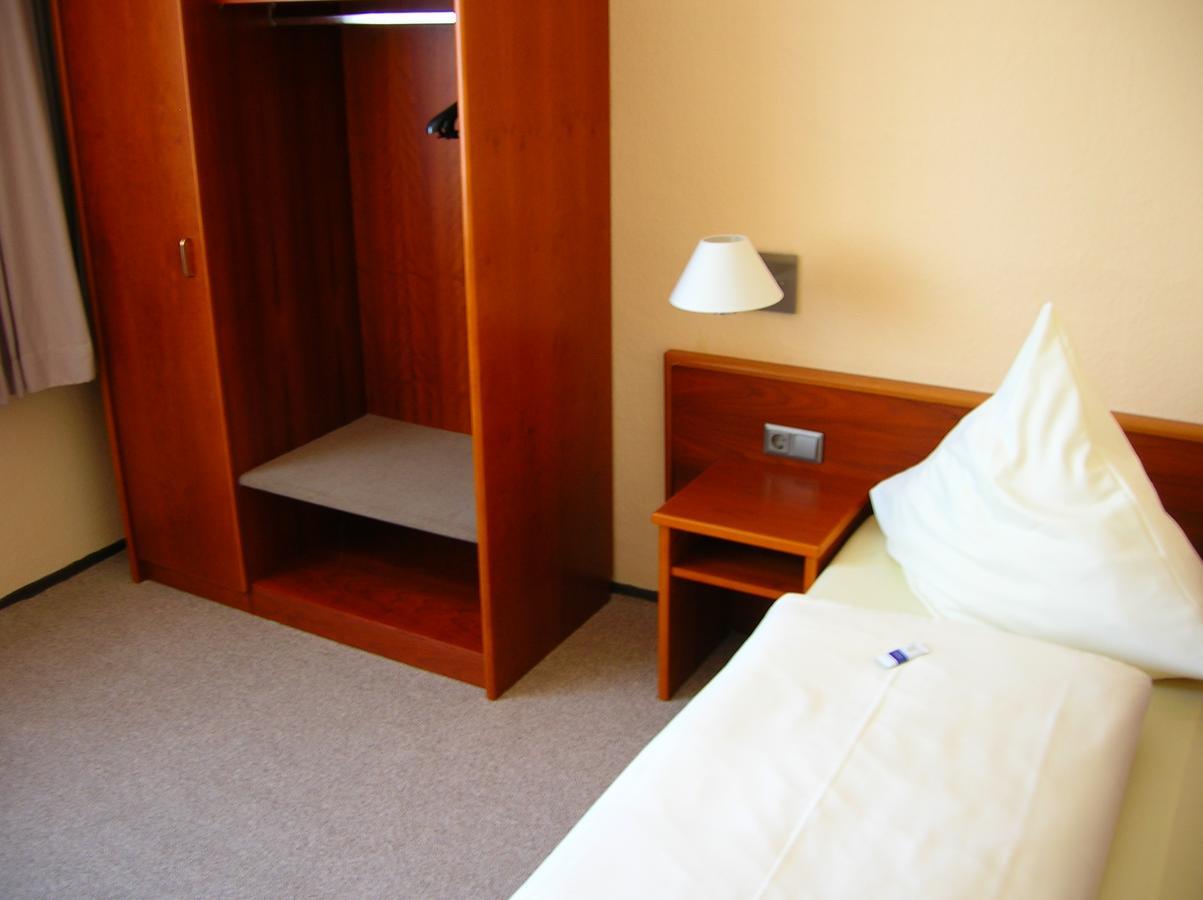 Hotel "Stadt Koethen" Koethen  Esterno foto