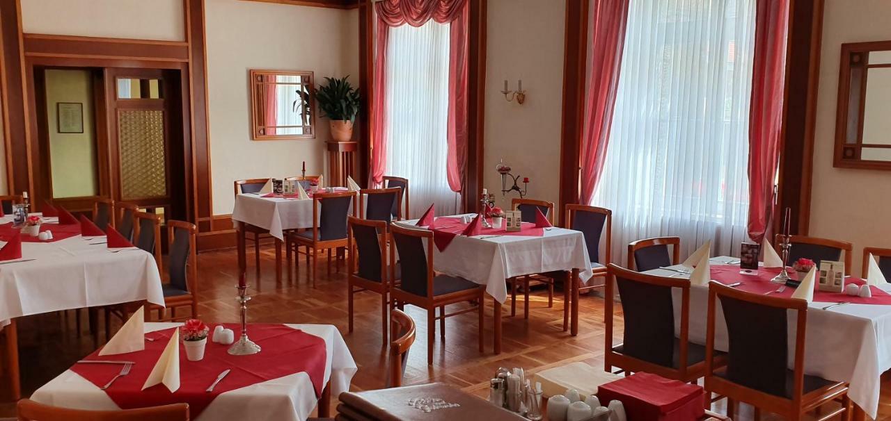 Hotel "Stadt Koethen" Koethen  Esterno foto