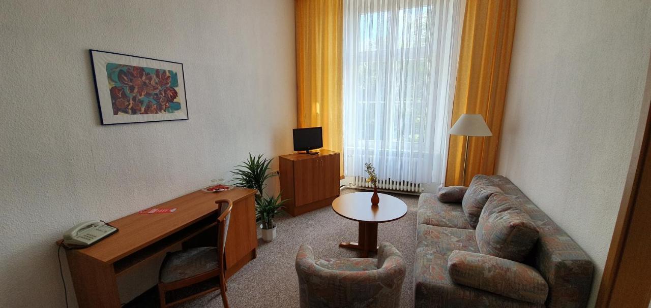 Hotel "Stadt Koethen" Koethen  Esterno foto